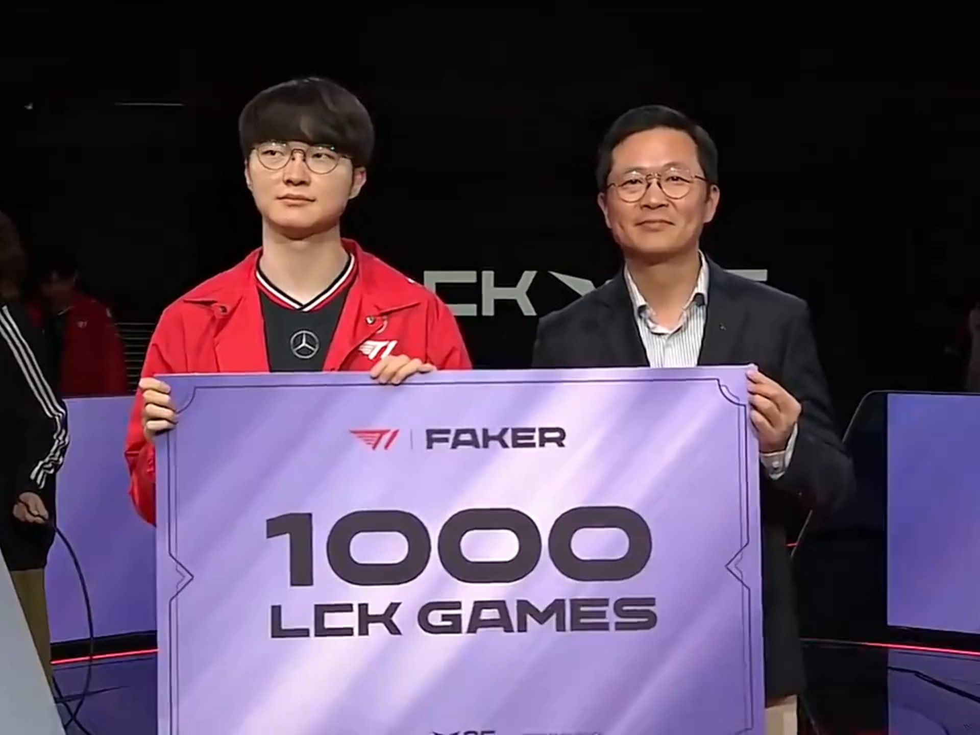 南宫28-法国队不断突破！，Faker连续十场比赛得分超过表现优异赛场气氛高涨(faker为啥不用服兵役)