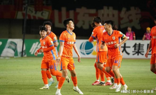 包含山东泰山训练开放日，关键时刻伤情更新引欢呼，欧篮联在即，轮换策略成焦点的词条